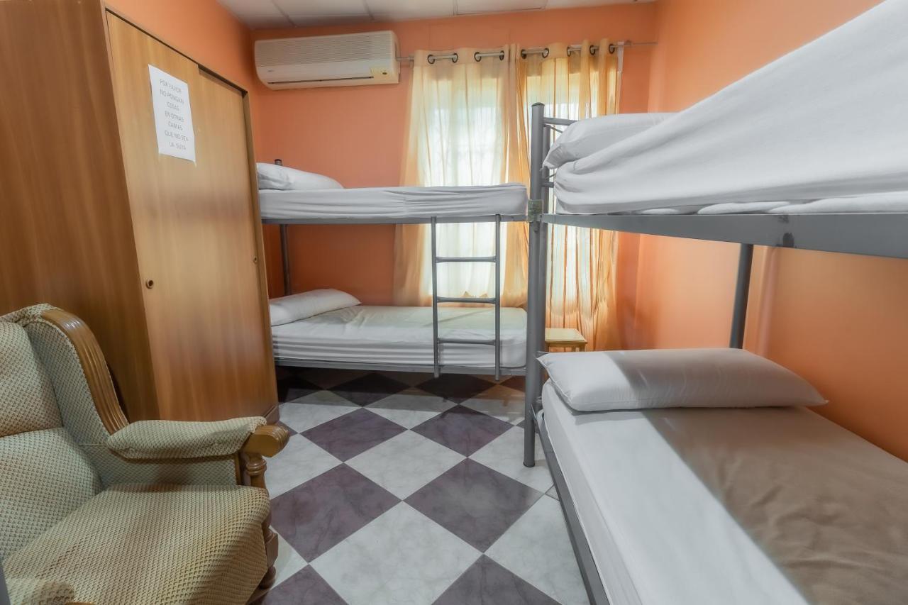 Albergue Rojo Plata Torremegia Ngoại thất bức ảnh